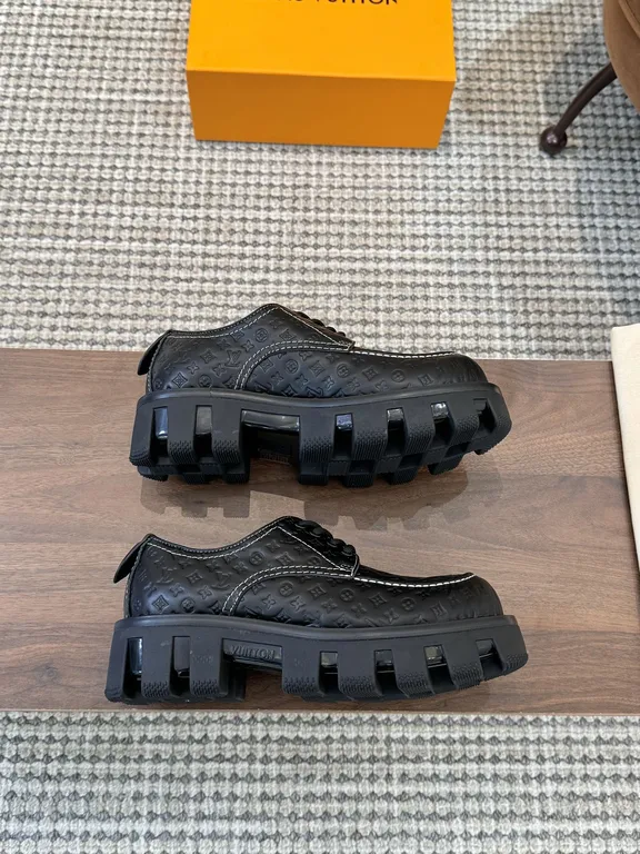 Louis Vuitton Shoe 